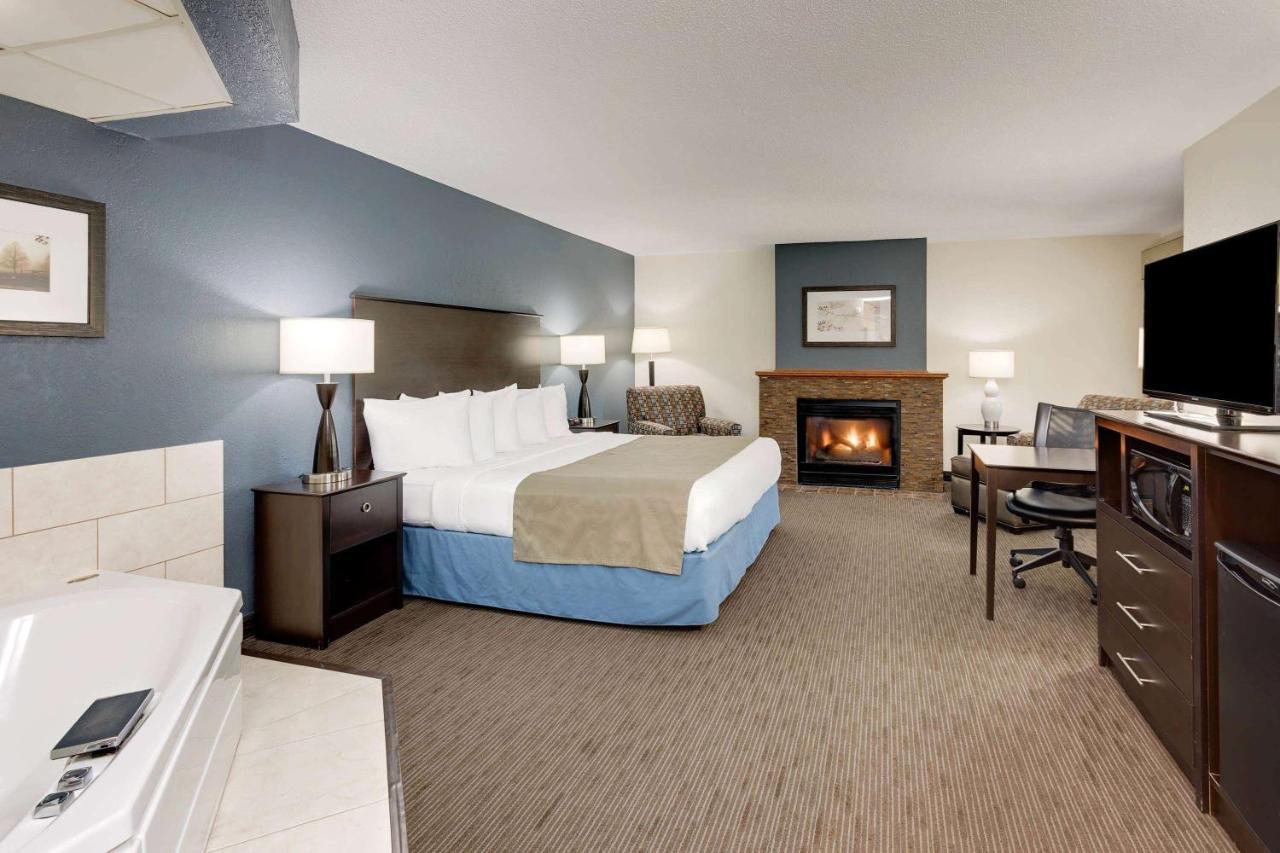 Baymont By Wyndham Owatonna Hotel Exterior photo