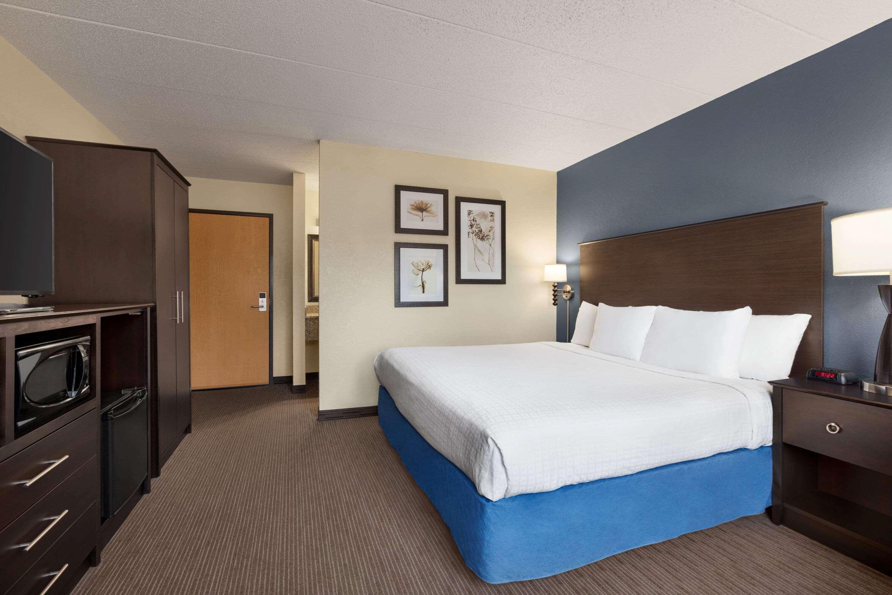 Baymont By Wyndham Owatonna Hotel Exterior photo