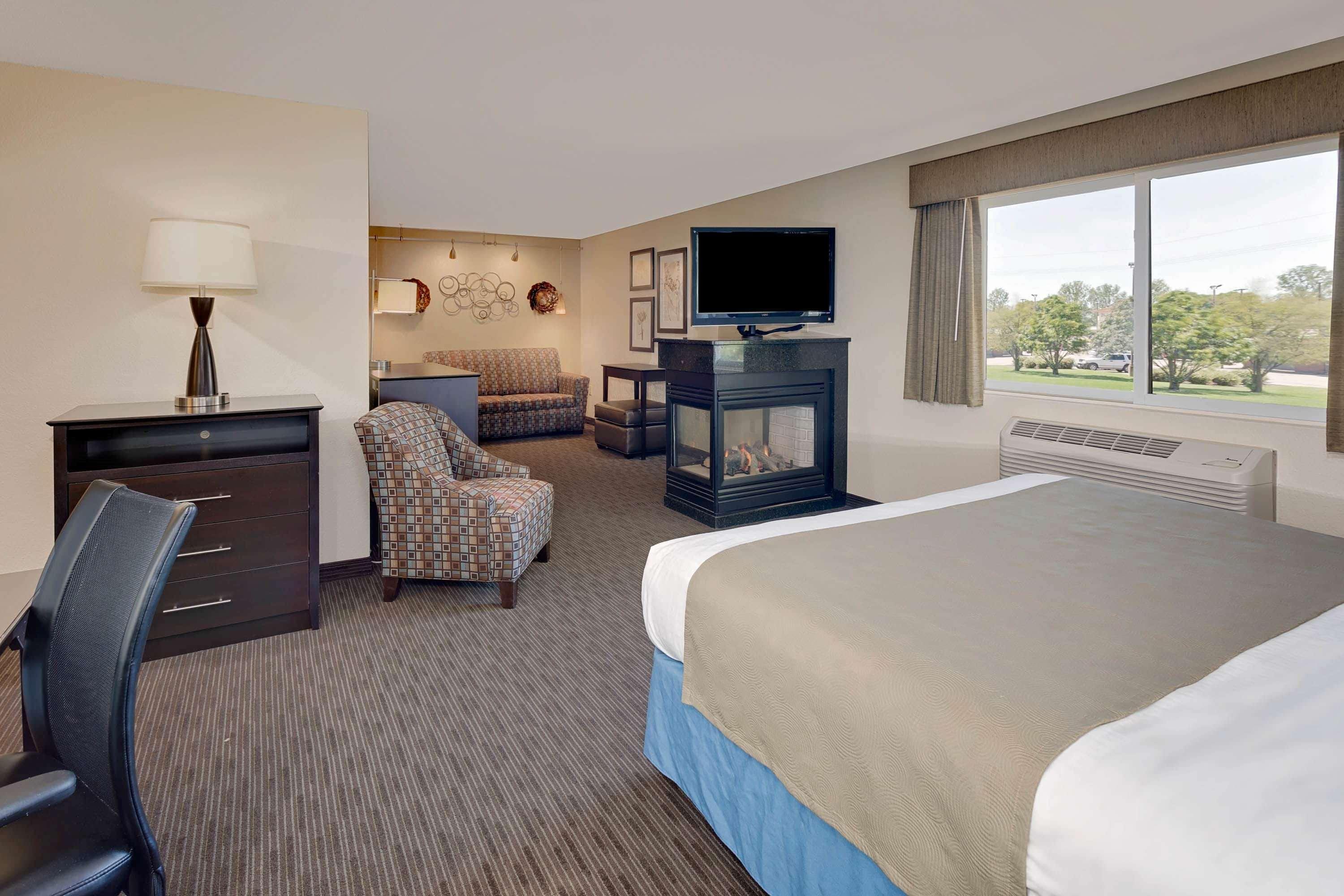 Baymont By Wyndham Owatonna Hotel Exterior photo