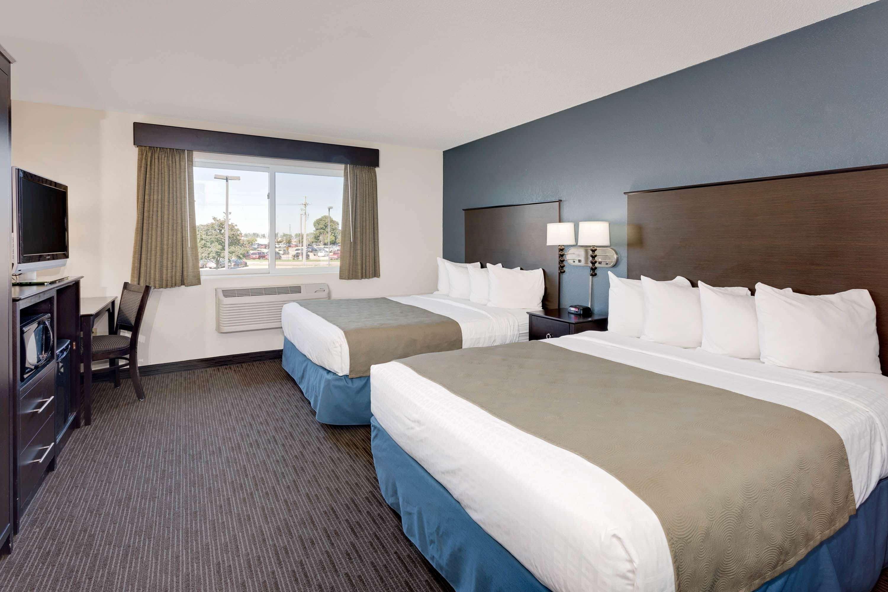 Baymont By Wyndham Owatonna Hotel Exterior photo