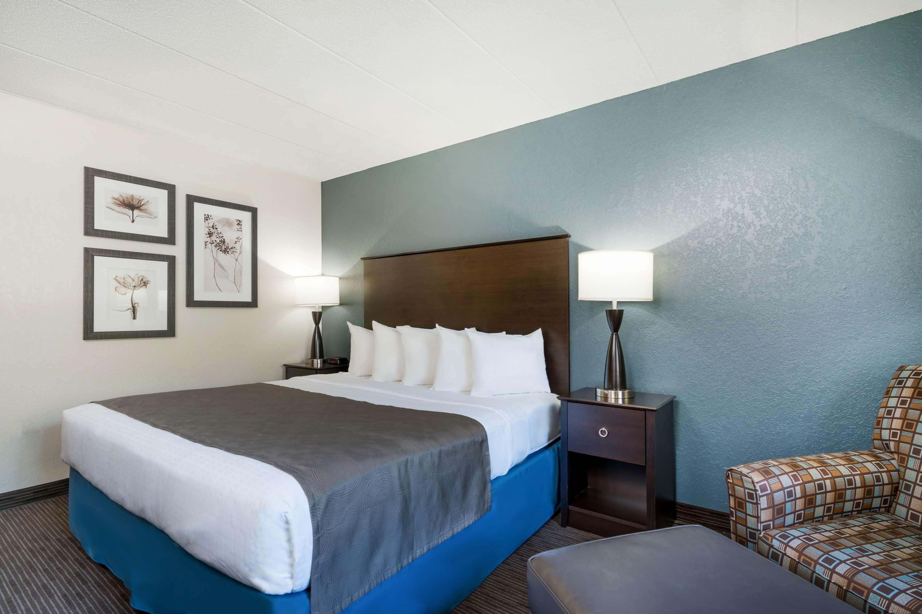 Baymont By Wyndham Owatonna Hotel Exterior photo