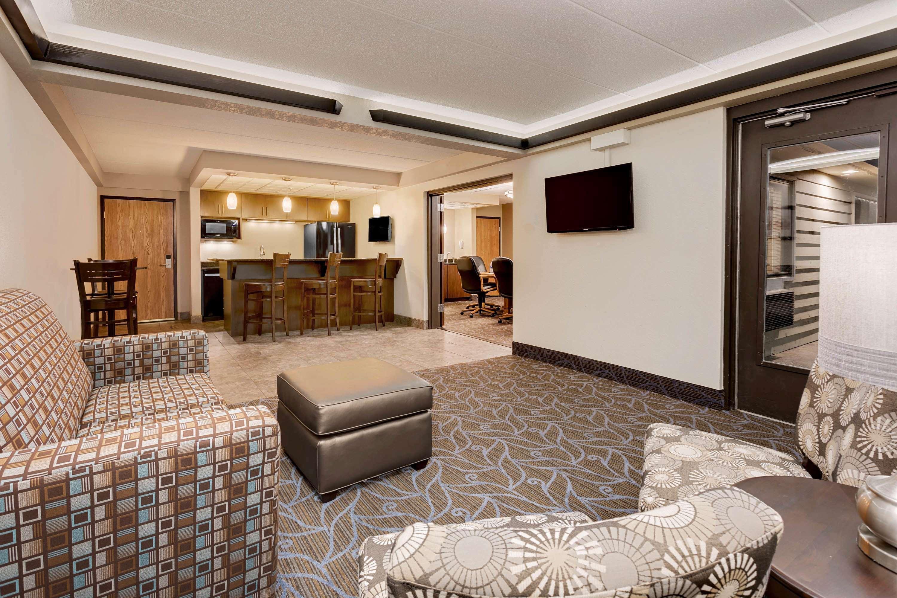 Baymont By Wyndham Owatonna Hotel Exterior photo