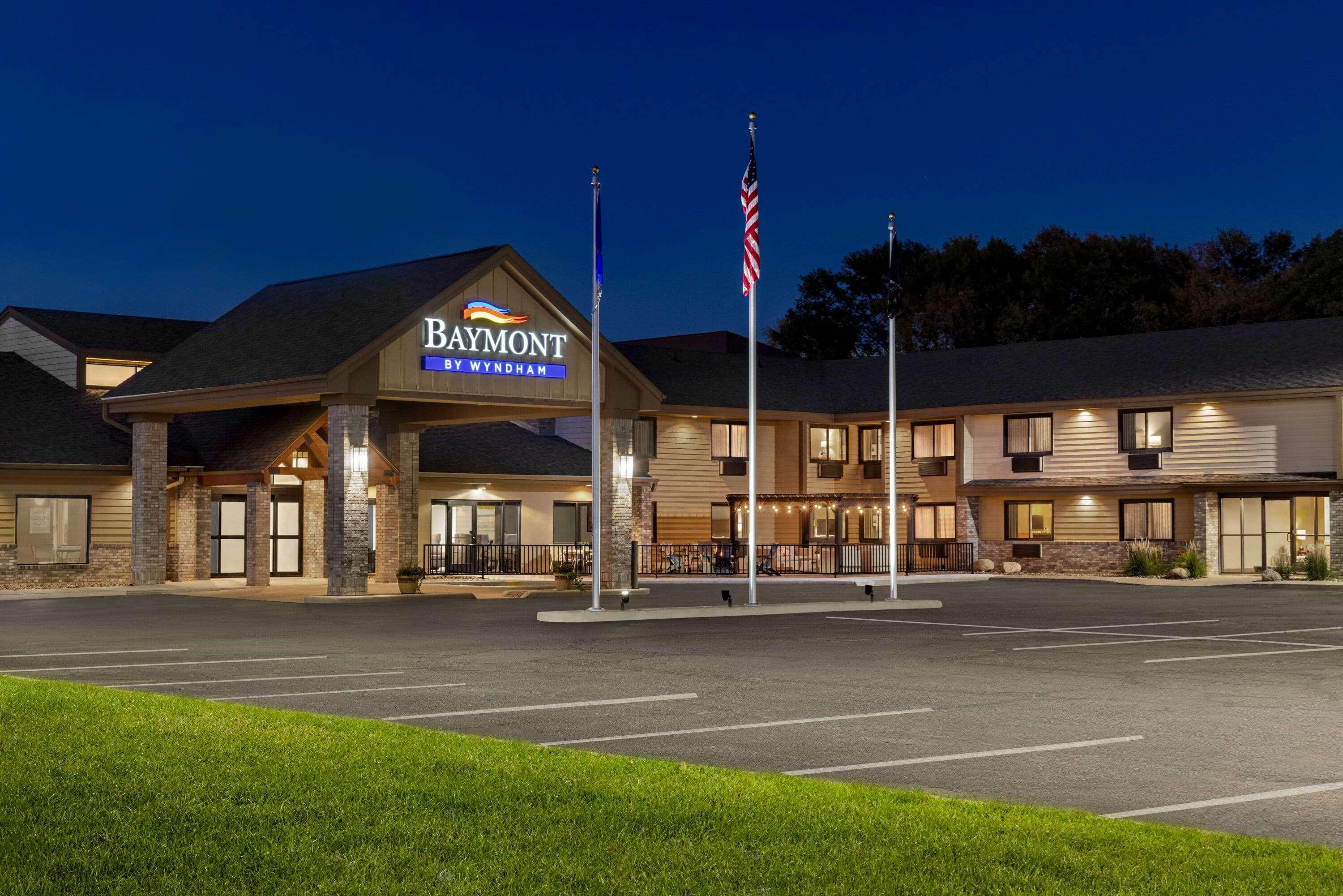 Baymont By Wyndham Owatonna Hotel Exterior photo