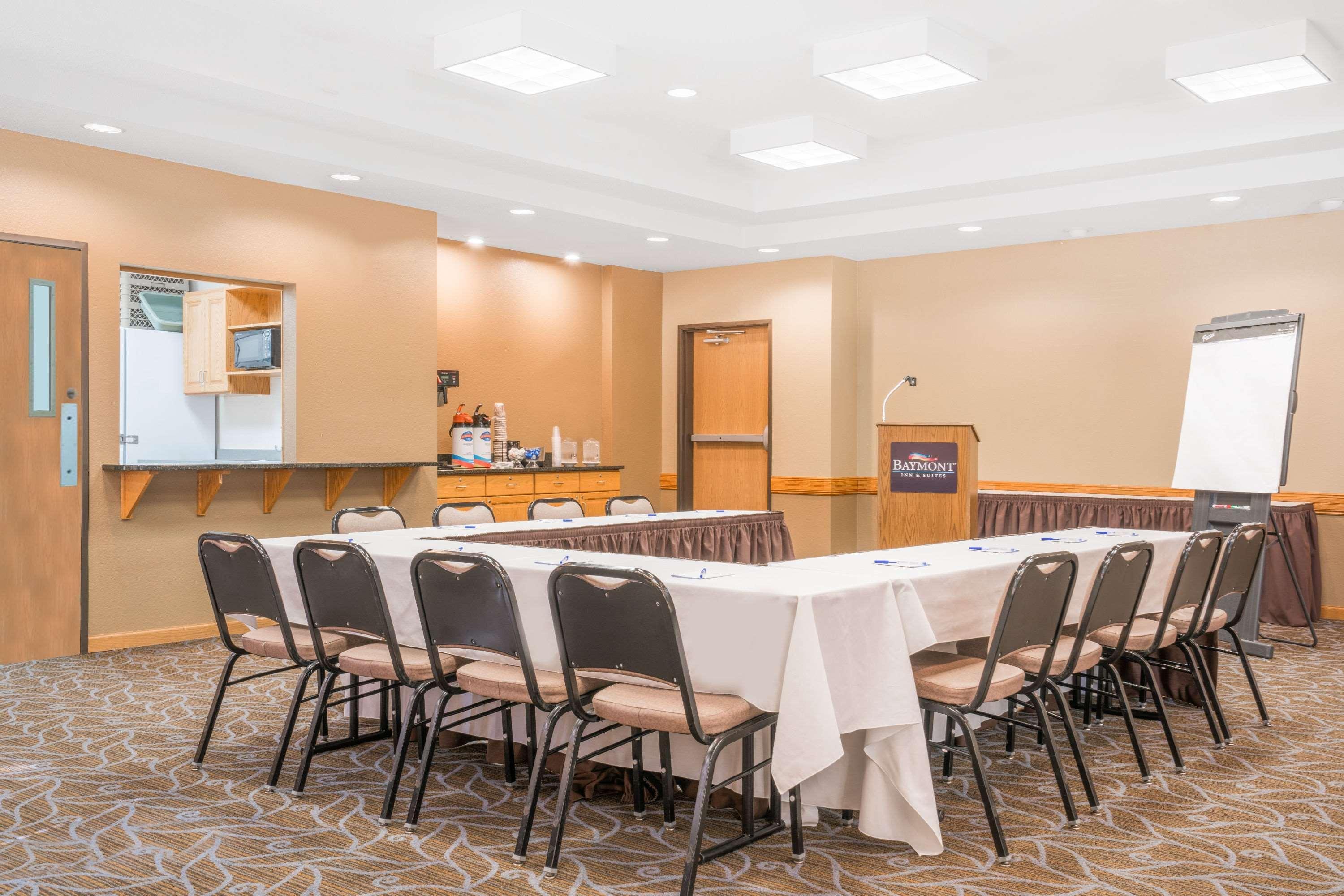 Baymont By Wyndham Owatonna Hotel Exterior photo