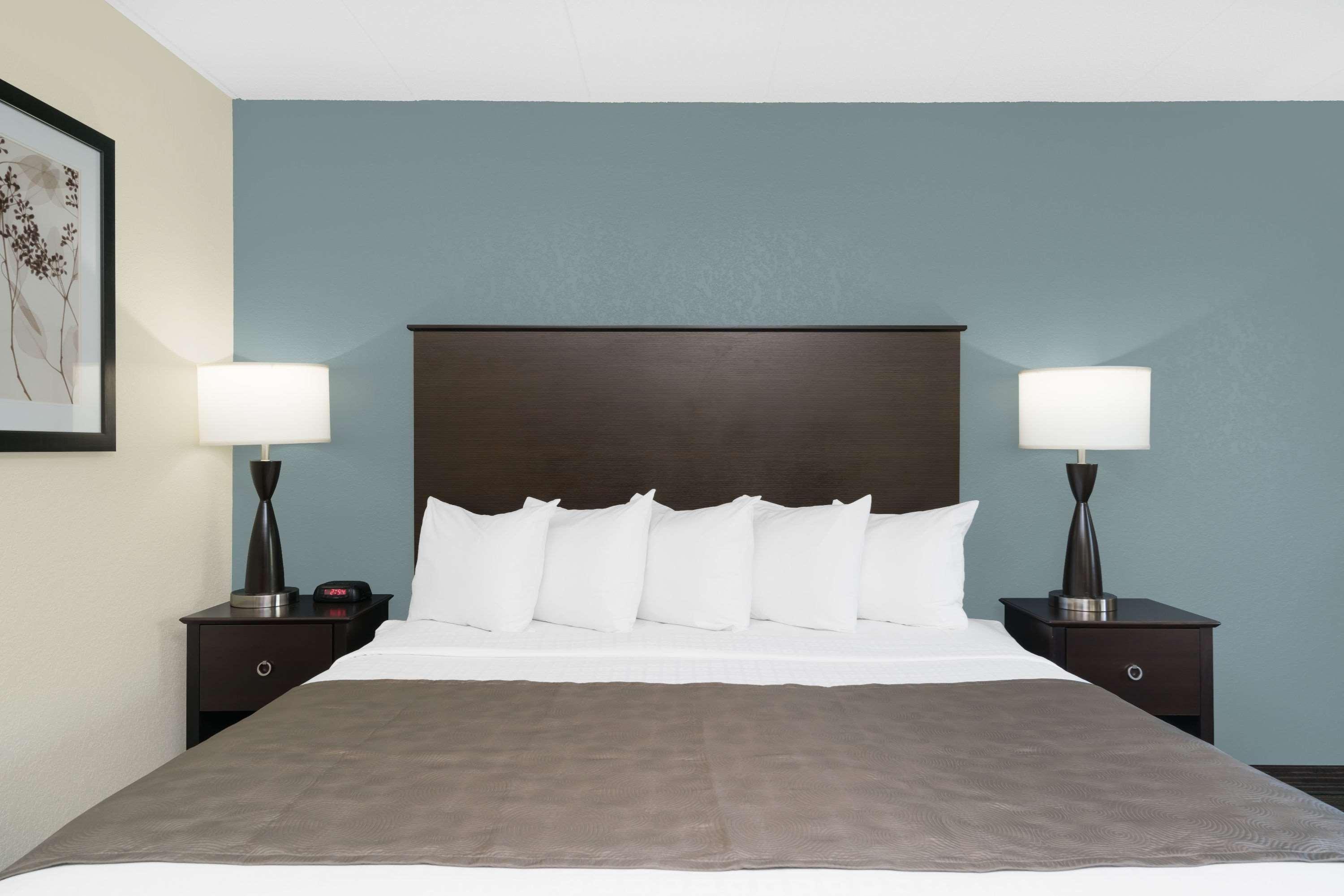 Baymont By Wyndham Owatonna Hotel Exterior photo