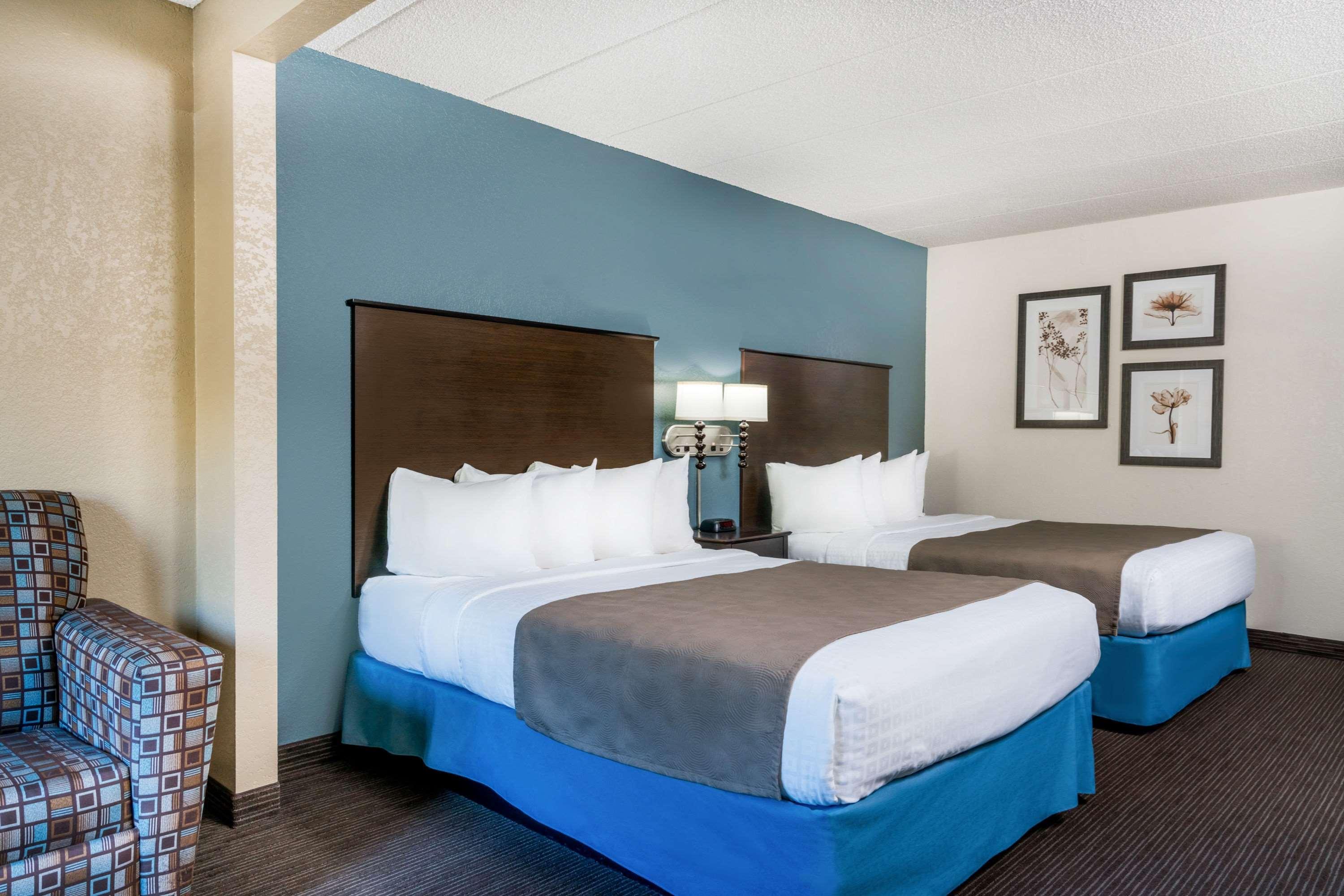 Baymont By Wyndham Owatonna Hotel Exterior photo
