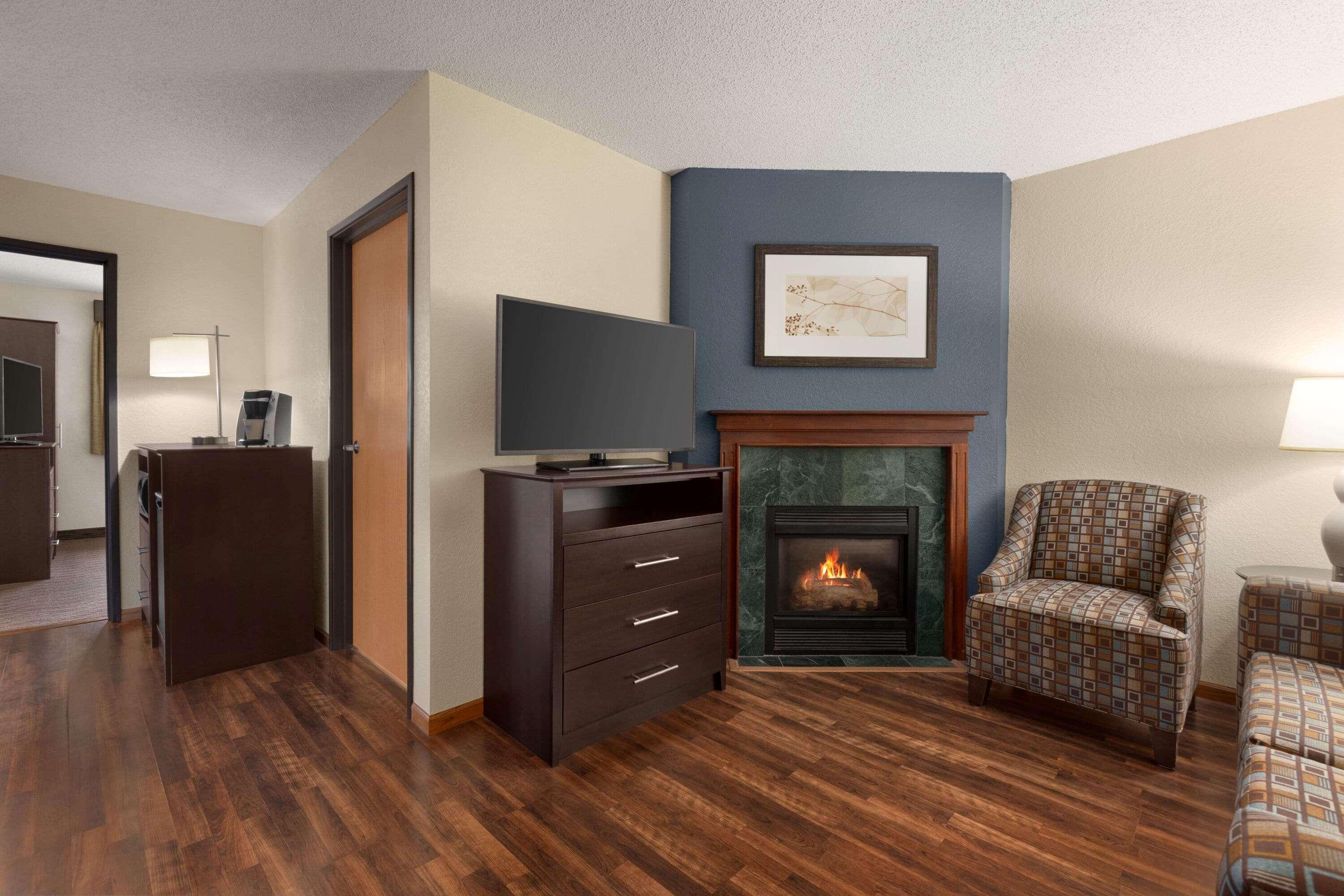 Baymont By Wyndham Owatonna Hotel Exterior photo