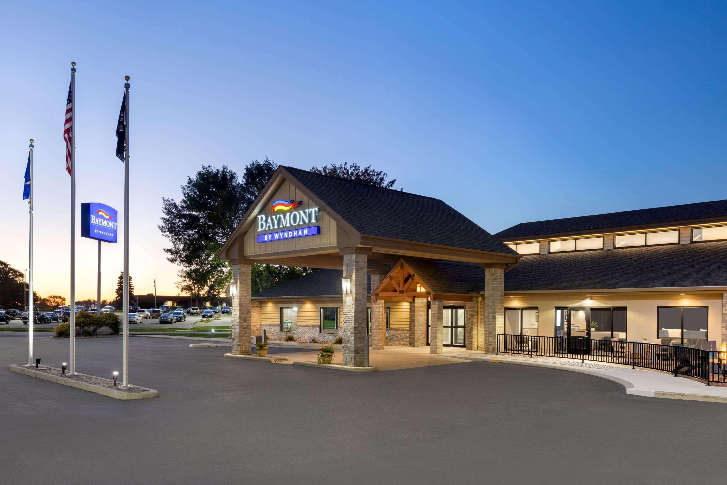 Baymont By Wyndham Owatonna Hotel Exterior photo
