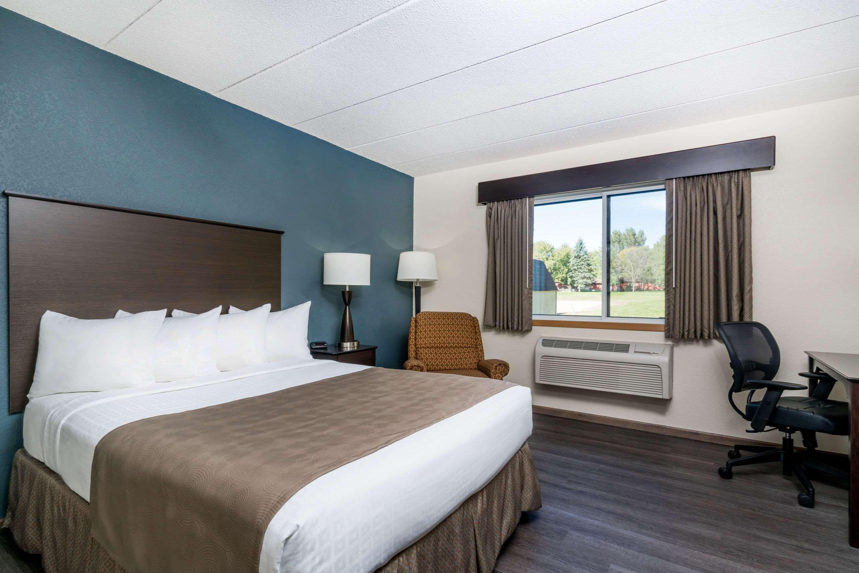 Baymont By Wyndham Owatonna Hotel Exterior photo