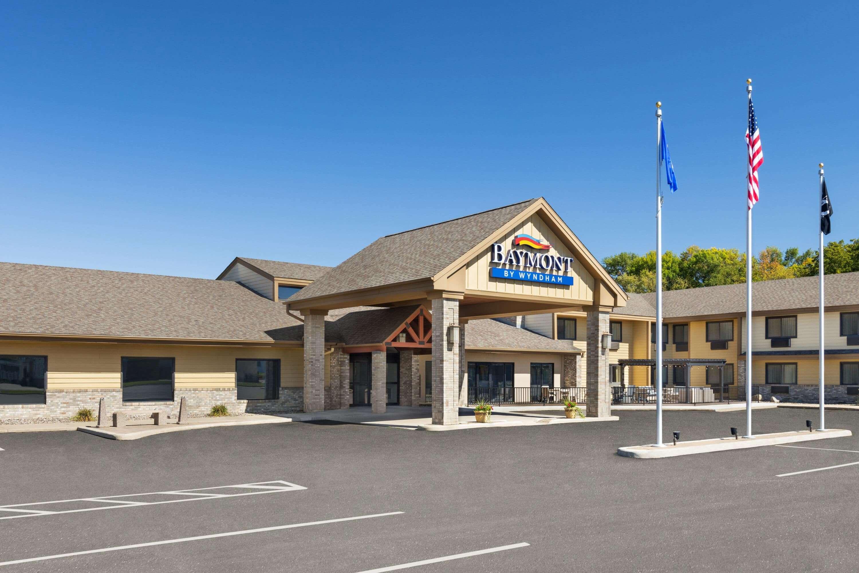 Baymont By Wyndham Owatonna Hotel Exterior photo