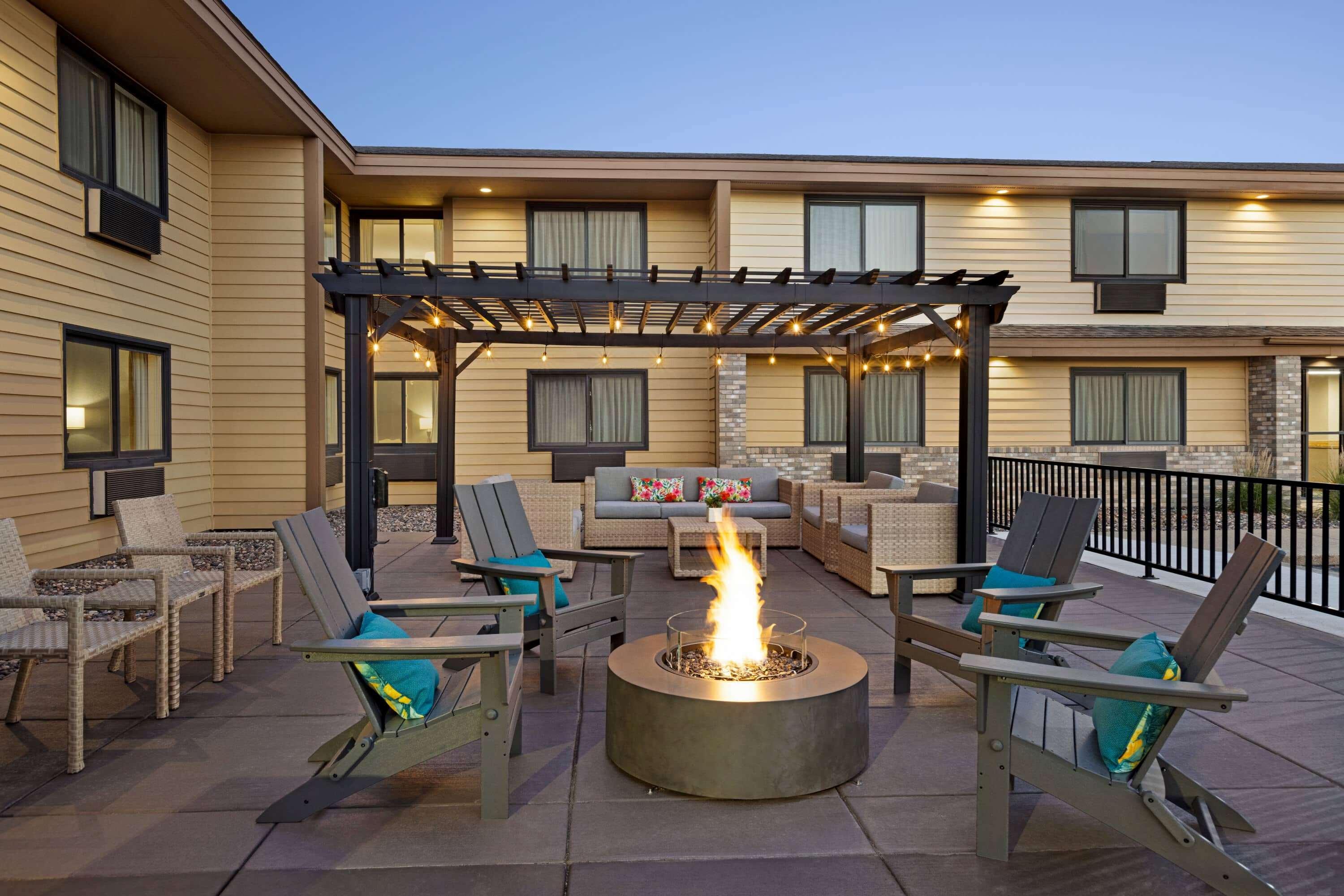 Baymont By Wyndham Owatonna Hotel Exterior photo