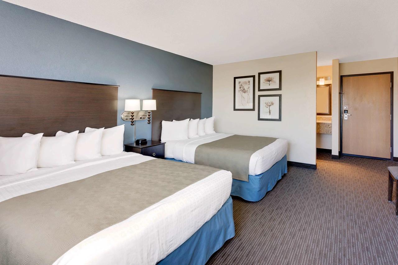 Baymont By Wyndham Owatonna Hotel Exterior photo