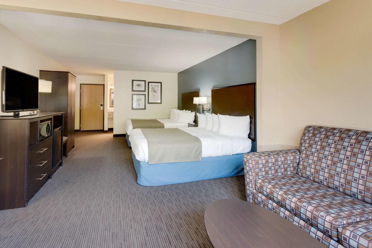 Baymont By Wyndham Owatonna Hotel Exterior photo