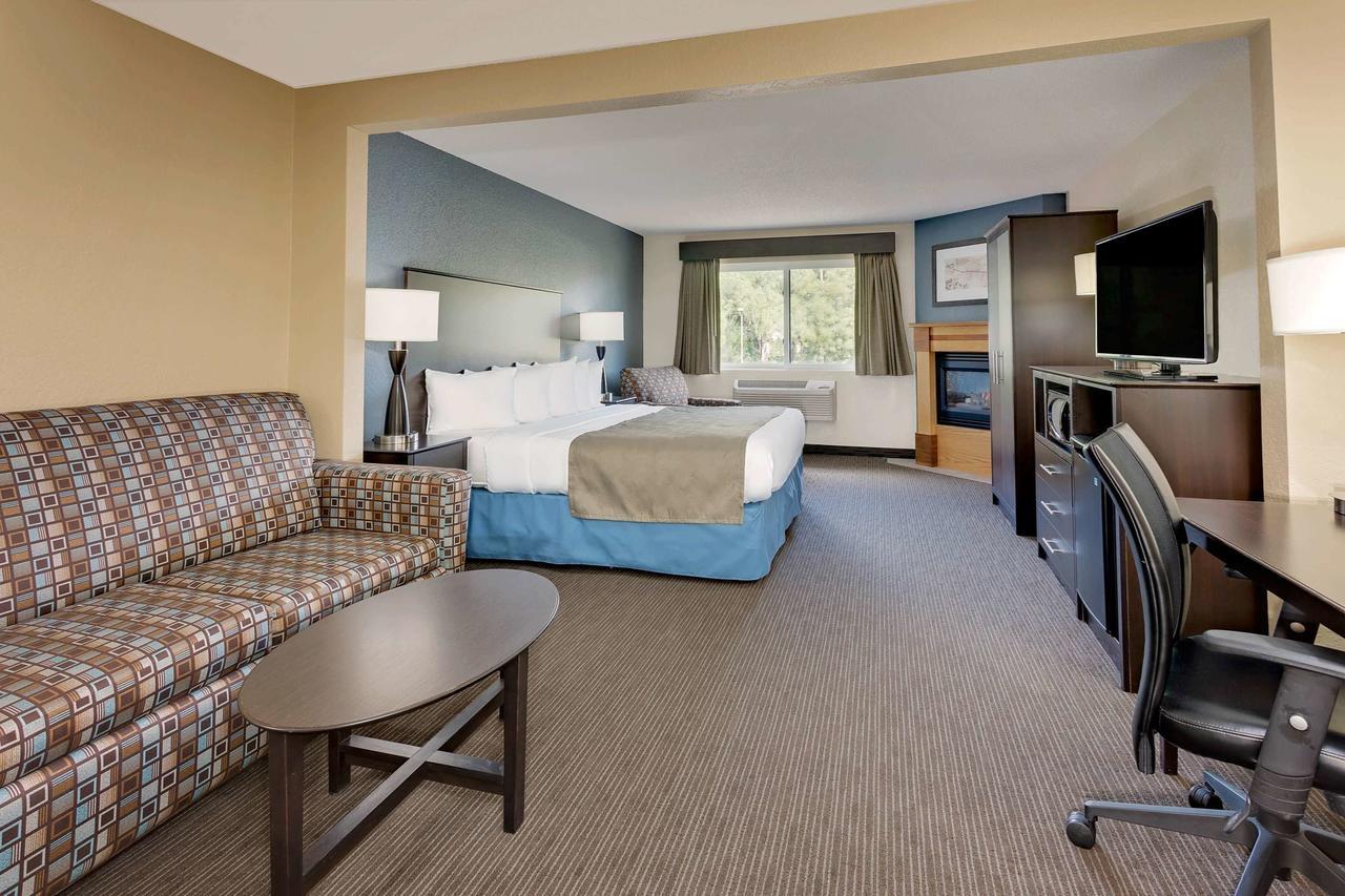 Baymont By Wyndham Owatonna Hotel Exterior photo